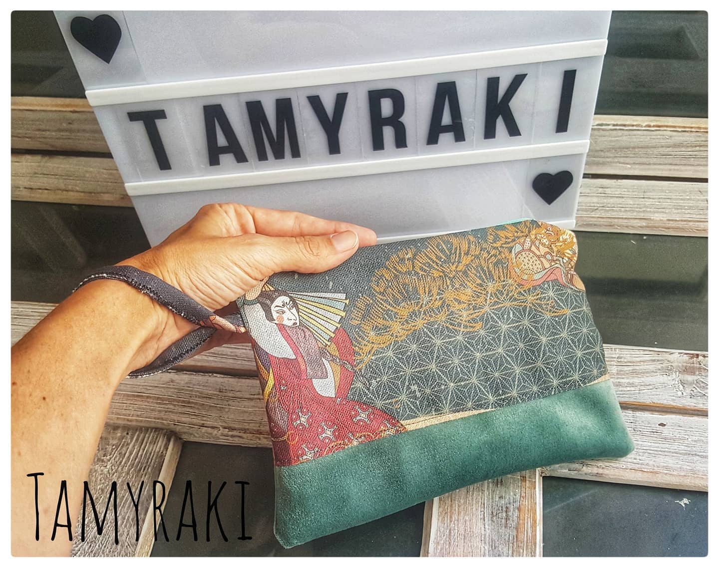 Neceser Tamyraki — origen: , 