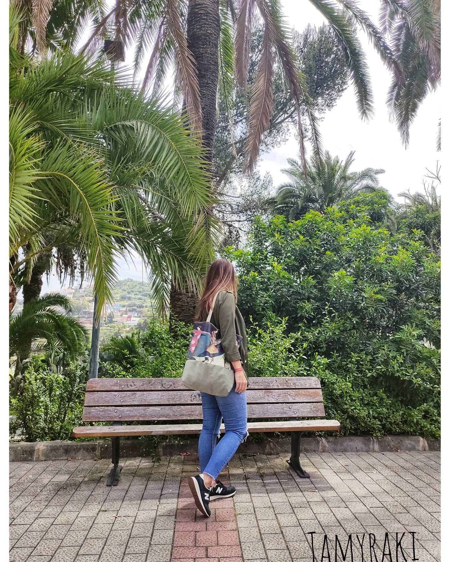 Bolso Tamyraki — origen: , 